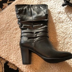 Black boots size 8 1/2